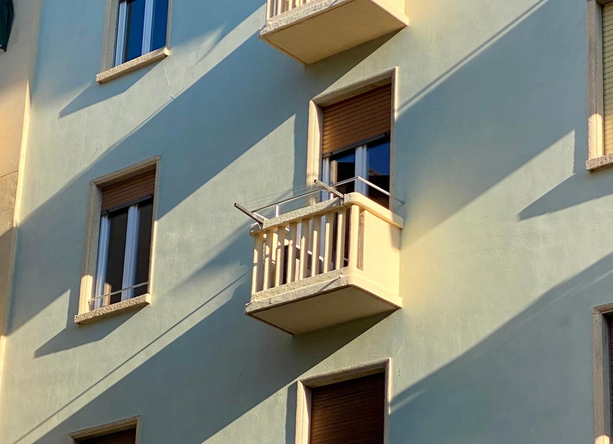 Comoluxhouse- Intero Appartamento Luaran gambar
