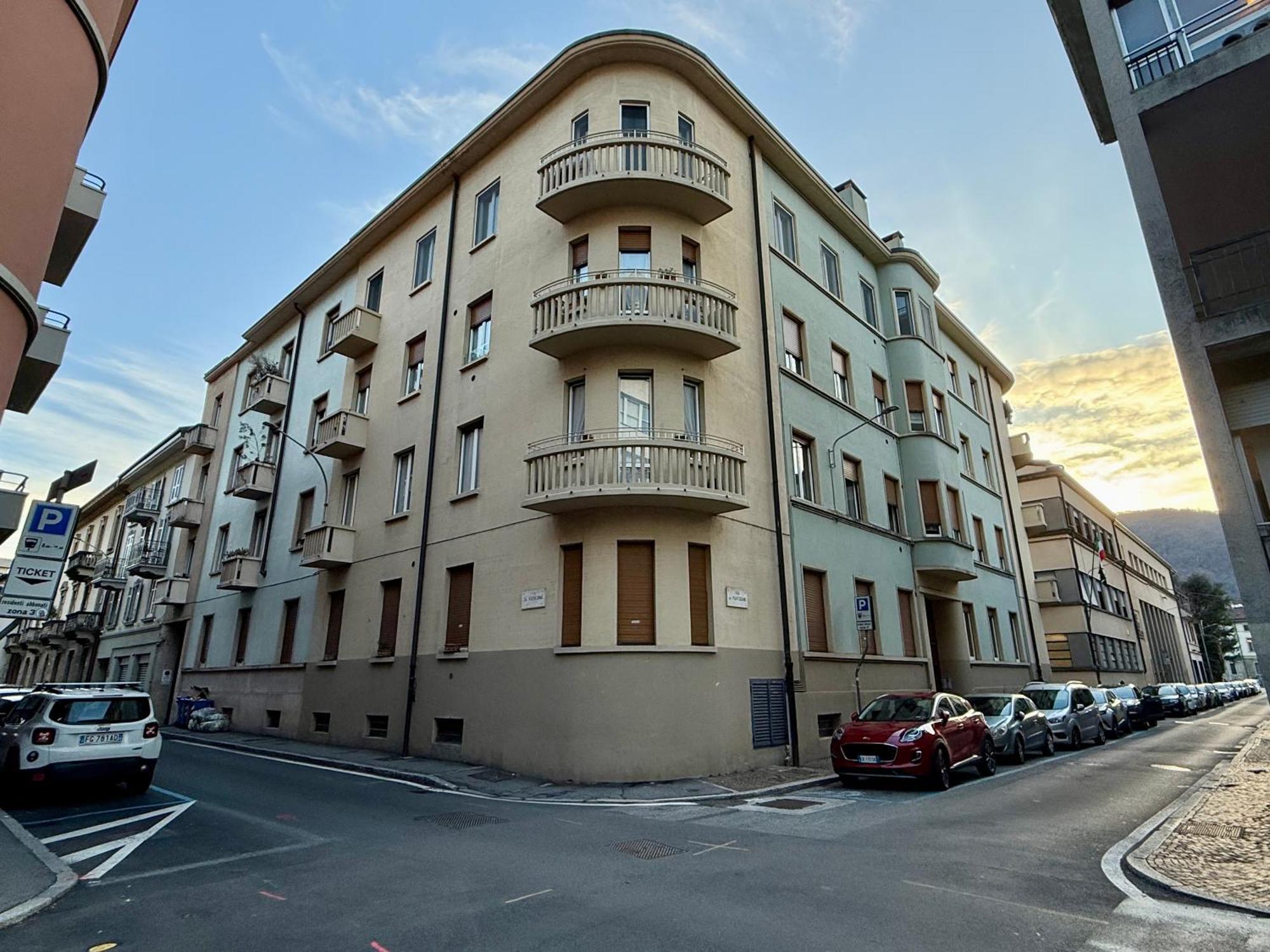 Comoluxhouse- Intero Appartamento Luaran gambar