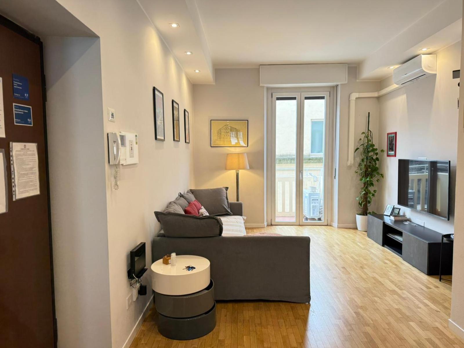 Comoluxhouse- Intero Appartamento Luaran gambar