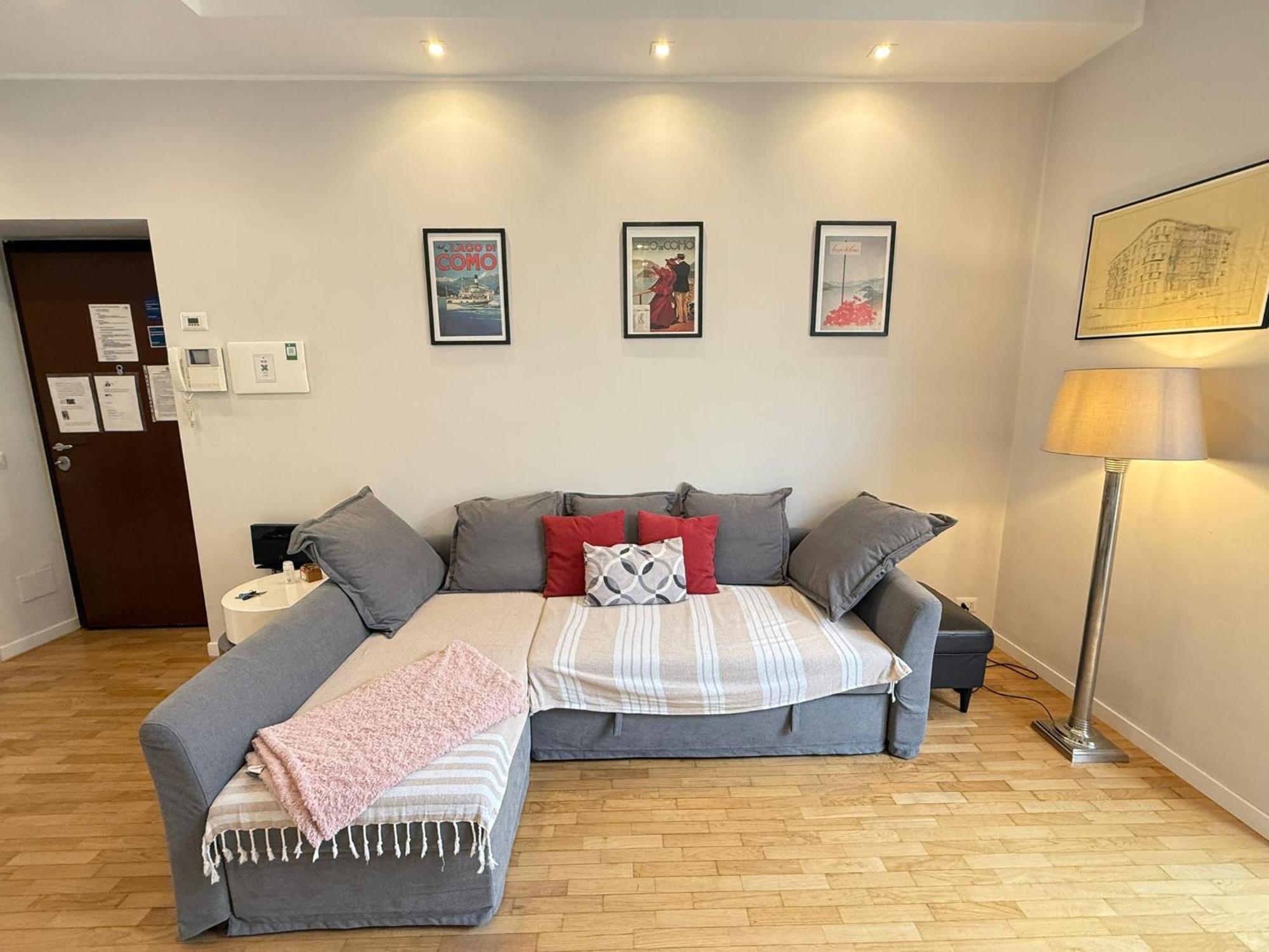 Comoluxhouse- Intero Appartamento Luaran gambar
