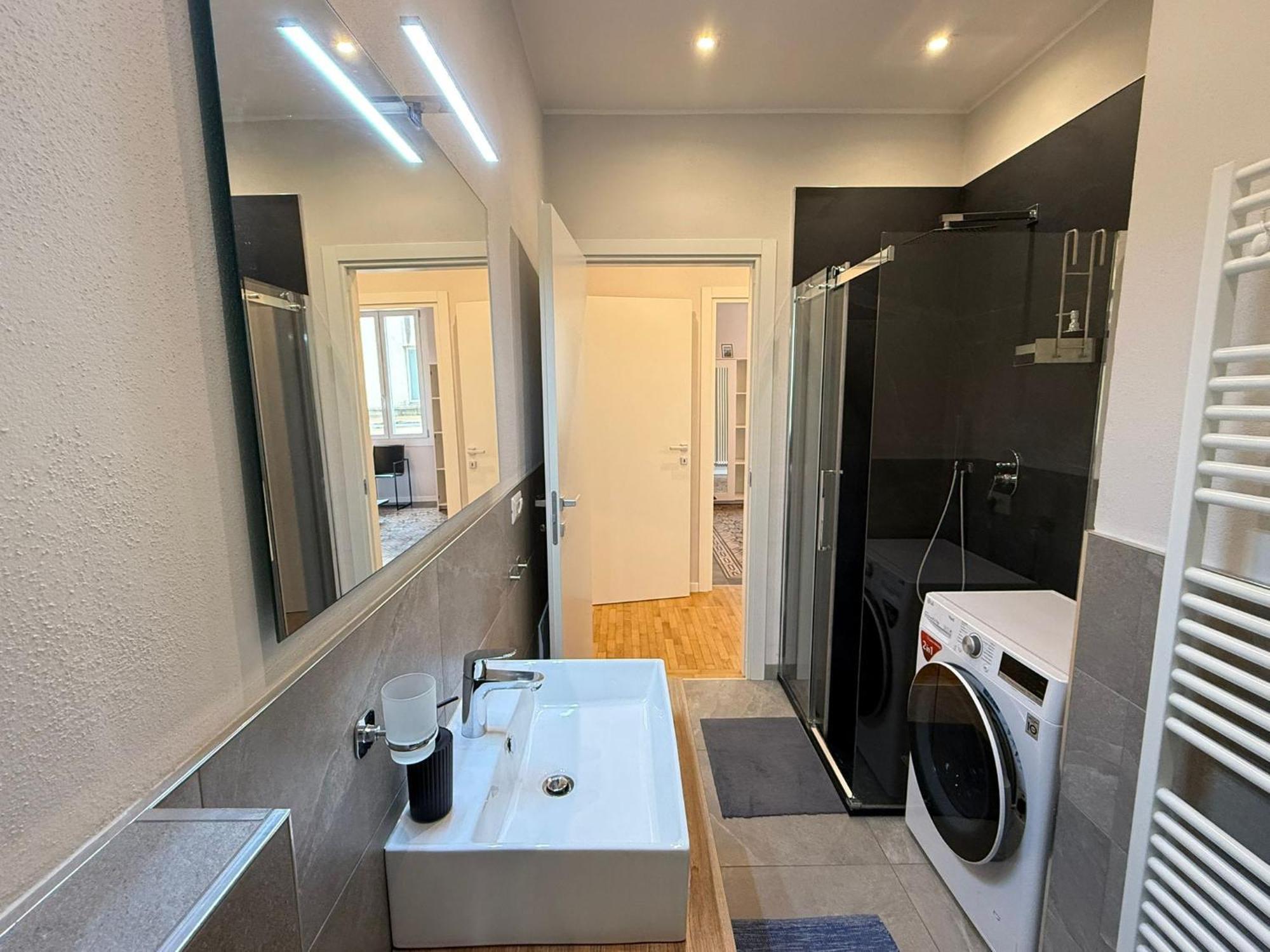 Comoluxhouse- Intero Appartamento Luaran gambar